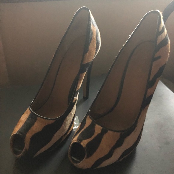 Nine West tiger striped shoes - Picture 1 of 6